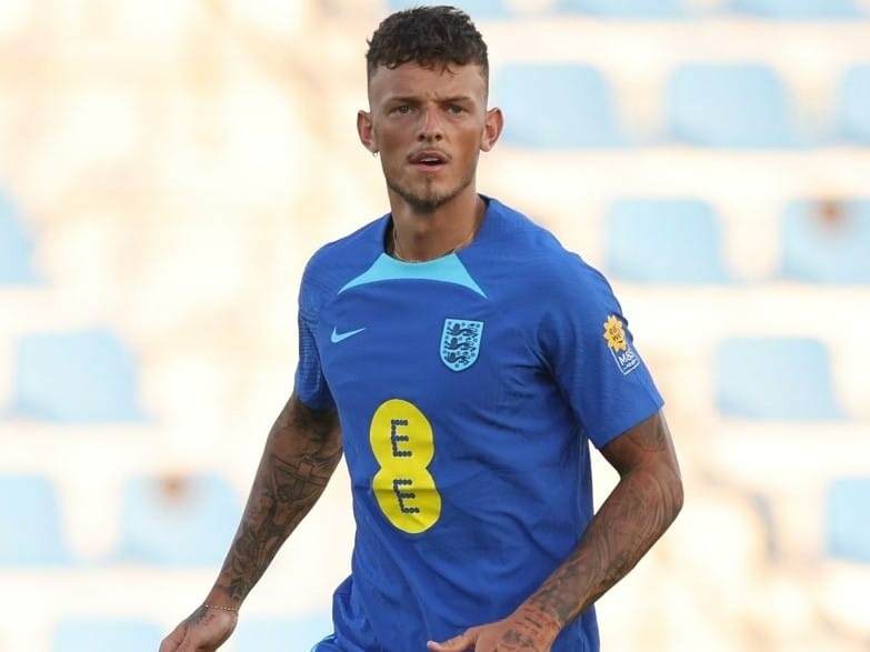 Who are the Brighton & Hove Albion players that won England caps? 12 image 16